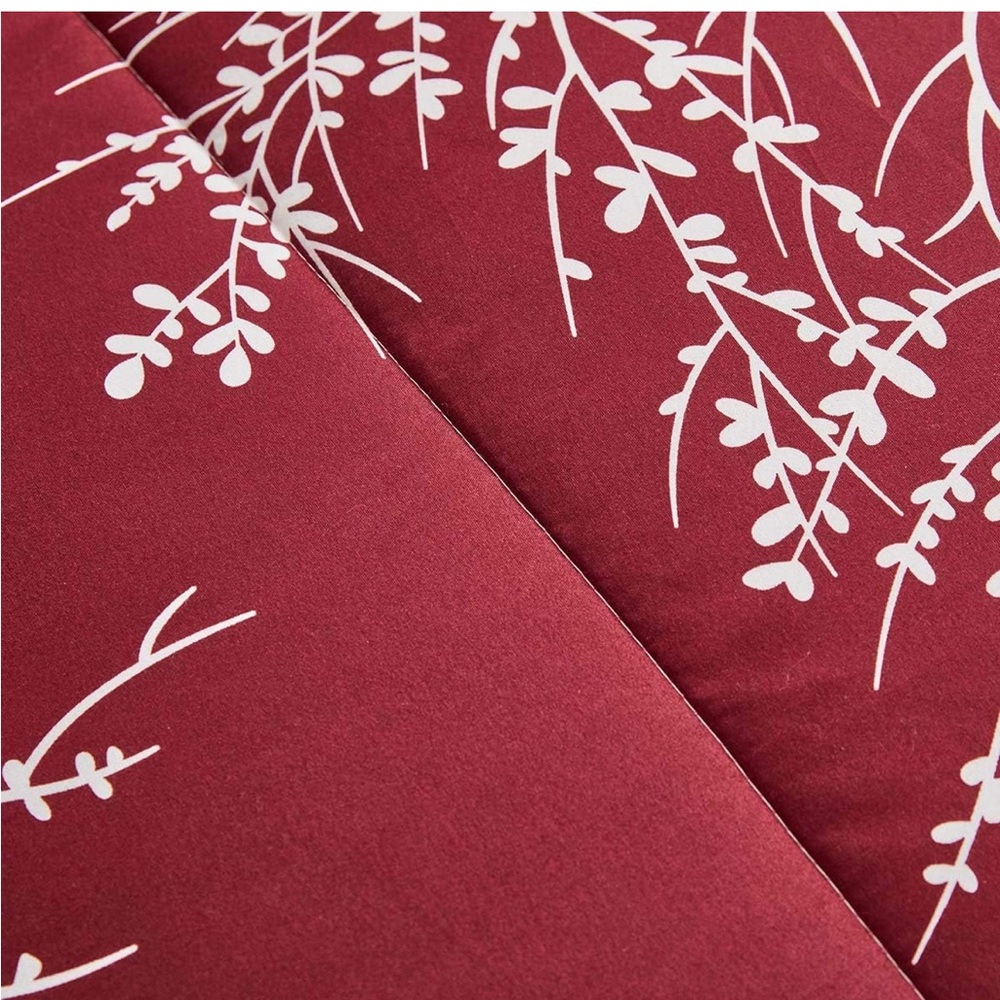 Burgundy Holiday Reversible 7PC Comforter Set-King Size-Great Condition🎄 - Picture 8 of 10